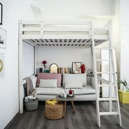 Fancy And Comfy Studio In A Lively District Of